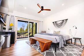 Stone Cove Waterfront Adults Only B&B