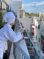 L'Avventura Athens