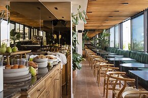 L'Avventura Athens