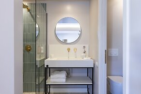 L'Avventura Athens