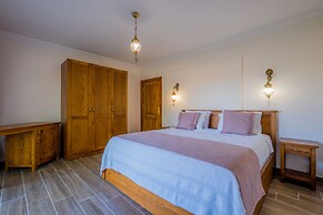 Ada Villa