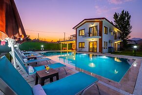 Ada Villa