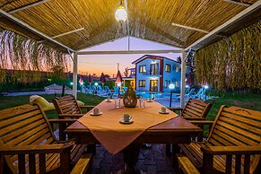 Ada Villa