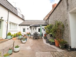 Stable Lodge