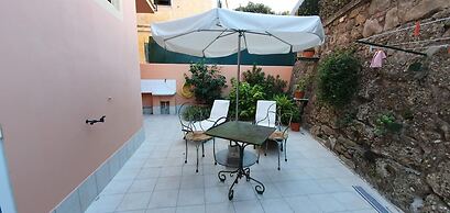 Studio - Sleeps 2 - Garden - Parking - Wifi