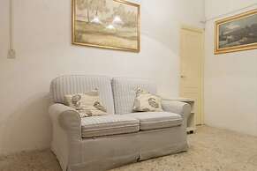1 Bed Flat - Sleeps 2 - Parking