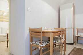 1 Bed Flat - Sleeps 2 - Parking