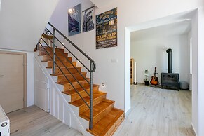House Tinac