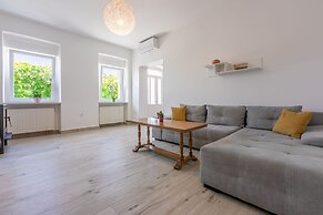 House Tinac