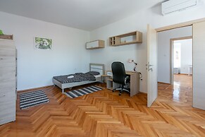 House Tinac