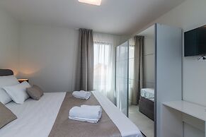 Apartments Dora