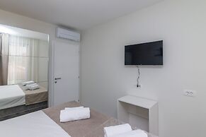 Apartments Dora
