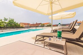 Apartments Dora