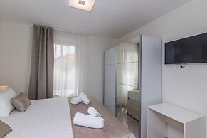 Apartments Dora