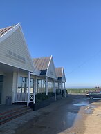 Caravan - Sleeps 6 - Parking, Pool, Facilities