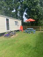 Caravan - Sleeps 6 - Parking, Pool, Facilities