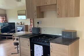 Caravan - Sleeps 6 - Parking, Pool, Facilities