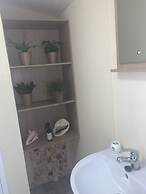 Caravan - Sleeps 6 - Parking, Pool, Facilities