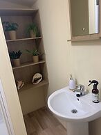 Caravan - Sleeps 6 - Parking, Pool, Facilities
