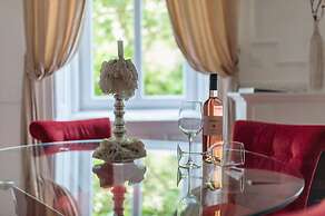 Music Academy Suite Café Vian Apartman Kft