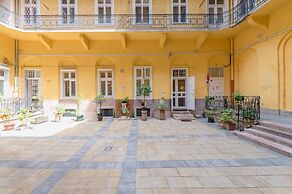 Music Academy Suite Café Vian Apartman Kft