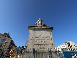 The Kings Statue