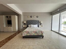 Spacious oceanfront loft # A1