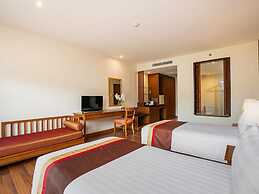 Naithonburi Beach Resort