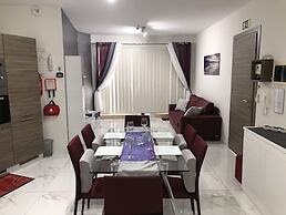 Sea View 2 Bed Apartment Close to Beach