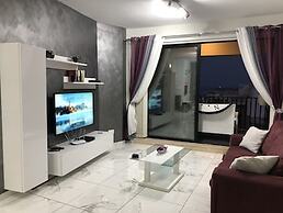 Sea View 2 Bed Apartment Close to Beach