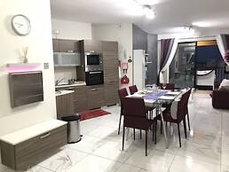 Sea View 2 Bed Apartment Close to Beach