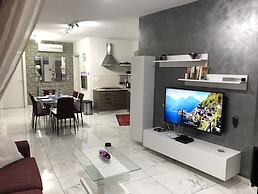 Sea View 2 Bed Apartment Close to Beach