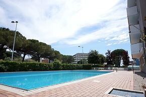 Relax in a Flat With Pool