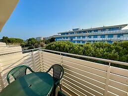 Relax in a Flat With Pool