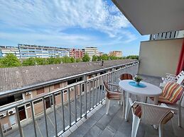 Cozy Flat With Shared Outdoor Pool