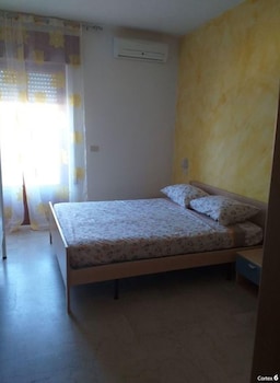 Room-quadruple Room for a Totally Relaxi