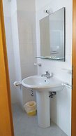 Room in B&B - Spacious Double Room a Stone Throw From the sea