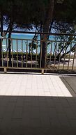 Room in B&B - Spacious Double Room by the sea
