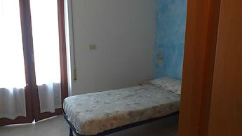 Room-quadruple Room for a Totally Relaxi
