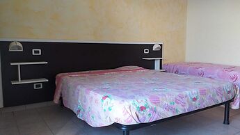 Room-quadruple Room in Pineto - sea View