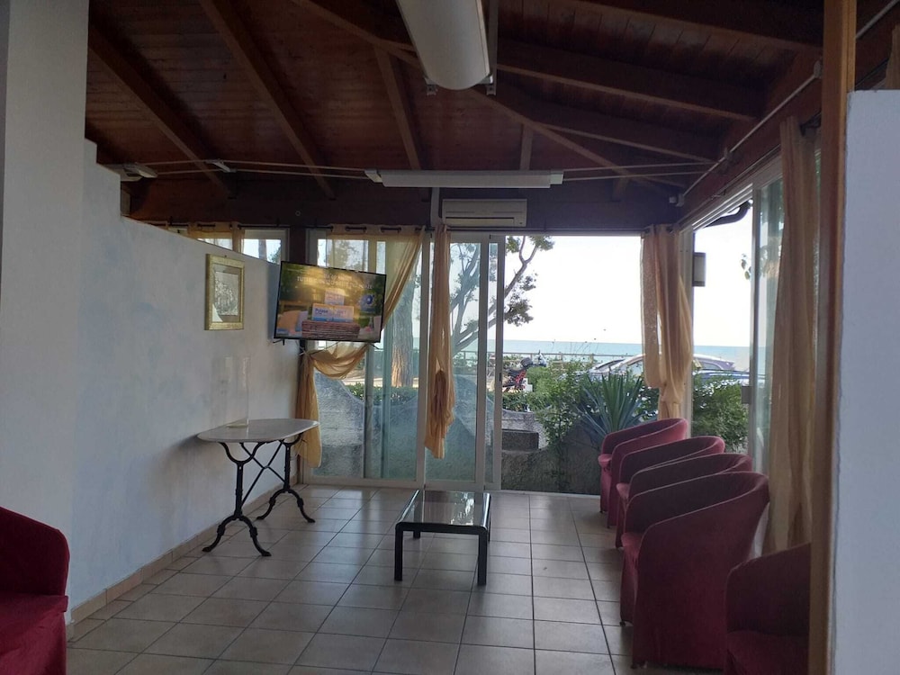 Room-quadruple Room in Pineto - sea View
