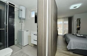 Villa Popandrock Sleeps 5 With Parking