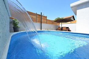 Villa Popandrock Sleeps 5 With Parking