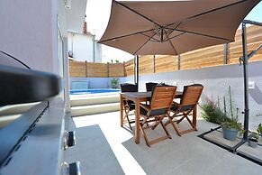 Villa Popandrock Sleeps 5 With Parking