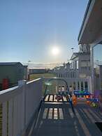 Caravan - Sleeps 6 - Patio, Parking