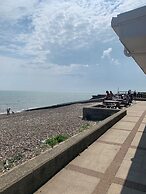 Caravan - Sleeps 6 - Patio, Parking