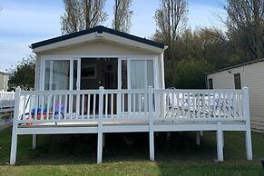 Caravan - Sleeps 6 - Patio, Parking