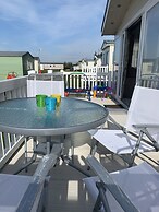 Caravan - Sleeps 6 - Patio, Parking