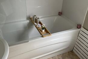 Caravan - Sleeps 6 - Patio, Parking