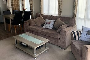 Caravan - Sleeps 6 - Patio, Parking